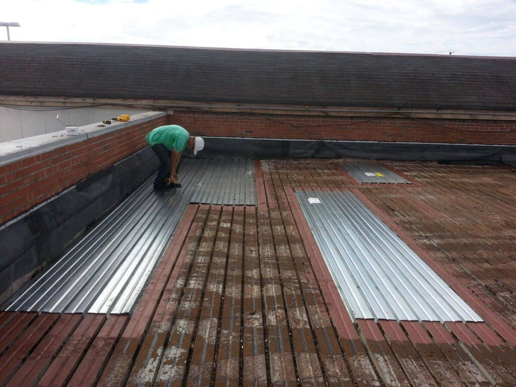 Metal Roof Replacement-Quality Metal Roofing Crew of Plantation