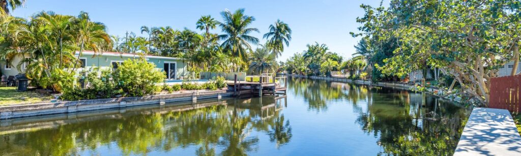 Lauderdale Lakes FL-Quality Metal Roofing Crew of Plantation